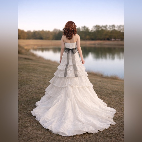 White by Vera Wang Wedding Dress – Strapless, Tiered Skirt, Train, Size 2 - Picture 3 of 16